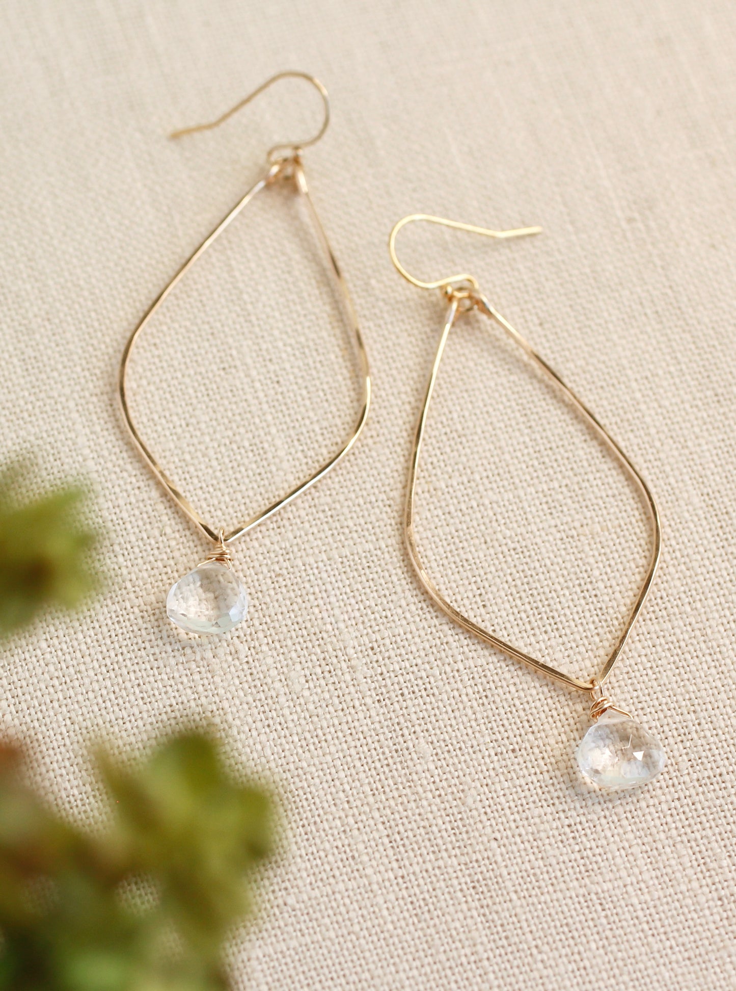 LONG QUARTZ EARRINGS