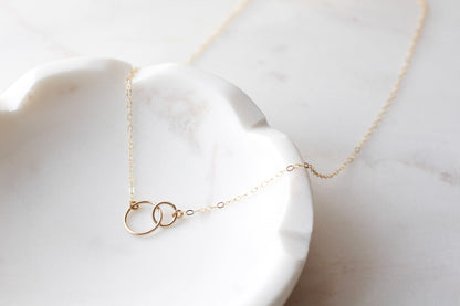 Linked circles necklace