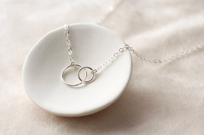 Linked circles necklace