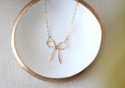 Bow necklace