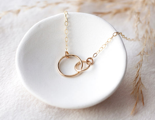 Linked circles necklace