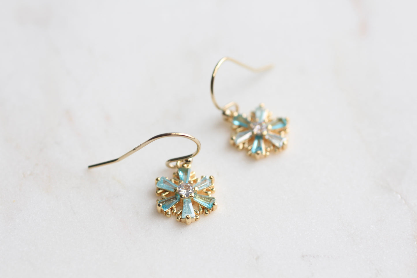 BLUE GLASS SNOWFLAKE EARRINGS 